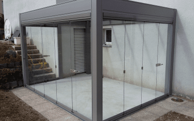 Pergola Design avec Parois Vitrées à Thônex