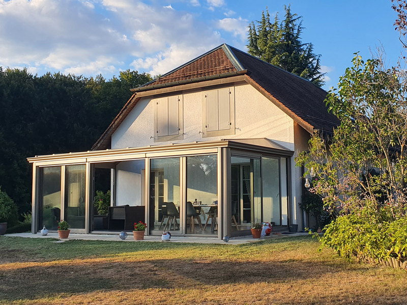 Véranda Bioclimatique à Lully de grande dimension
